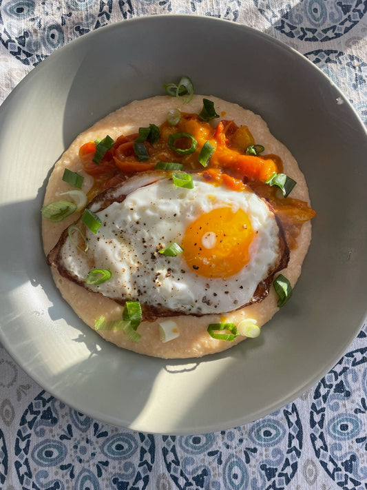 BREEZY CHEESY TOMATO GRITS